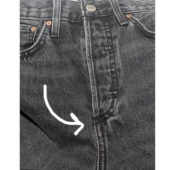 (Flaws) Aritzia Denim Forum | The '90s Joni Hi-rise Loose Jean In Black Eyeliner - Picture 12 of 15